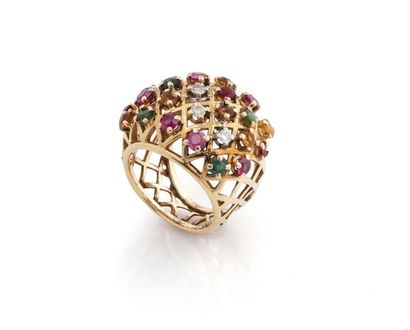 null Bague cocktail en or jaune 18K (750/1000) sertie de pierres de couleur et quatre...