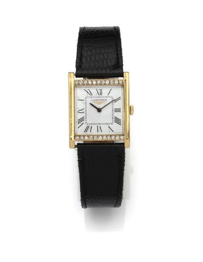 null Longines 
Montre de ville en or jaune 18K 750 millièmes.
Boîtier carré en or...