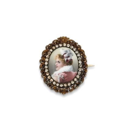 null 18K (750/1000) two-tone gold brooch adorned with a miniature of a young woman...