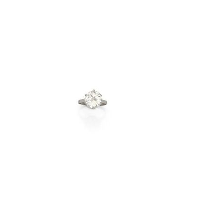 null Solitaire en platine (850/1000) serti d'un diamant taille brillant pesant 4,43...