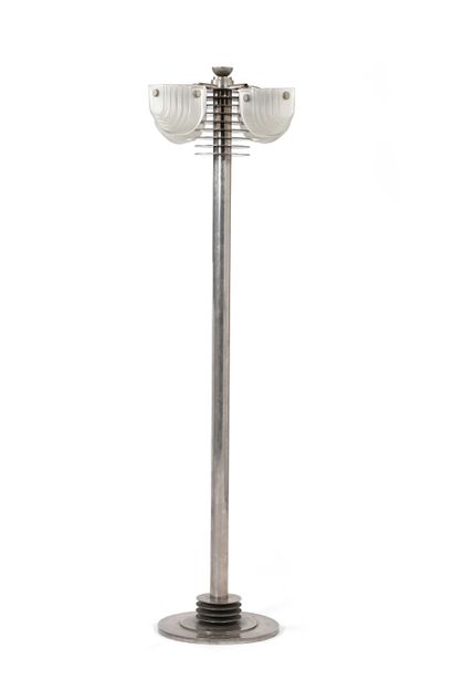 null Edgar BRANDT (1880-1960) 

Rare floor lamp Wrought iron, pressed moulded glass...