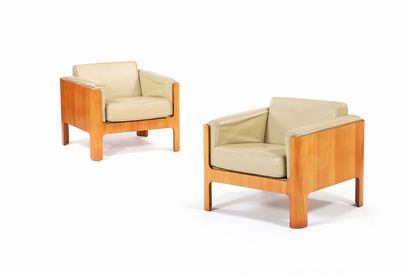 null Isamu KENMOCHI (1912-1971) 

Paire de fauteuils dits Haco Orme japonais, cuir 63...