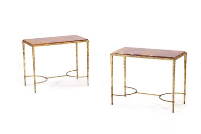 null MAISON RAMSAY (XX) 

Paire de tables d’appoint Fer doré, marbre 60 x 75 x 40...