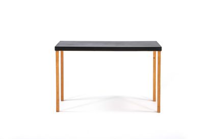 null Alvar AALTO (1898-1976) 

Table dite straight leg Bouleau 71.5 x 115 x 70.5...