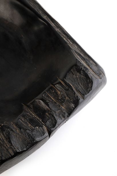 null Alexandre NOLL (1890-1970) 

Large bowl Ebony 8 x 35 x 26 cm. Signed on the...