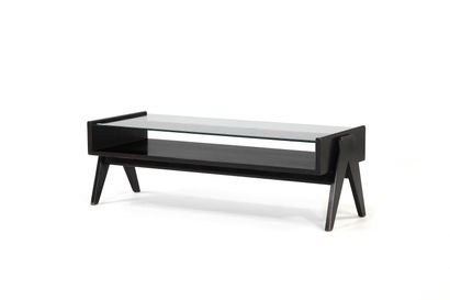 null Pierre JEANNERET (1896-1967) 

Coffee table Teak, glass 38 x 120 x 45.5 cm....