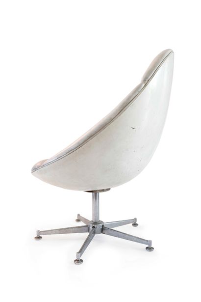 null Maurice CALKA (1921-1999) 

Fauteuil Fibreglass leather, steel, metal 97.2 x...