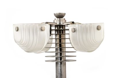 null Edgar BRANDT (1880-1960) 

Rare lampadaire Fer forgé, verre moulé pressé Estampillé H....