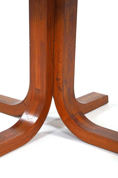 null Pierre CHAPO (1927-1986) 

Table dite T40A Orme 74 x 109 cm. ; 74 x 191 x 94...