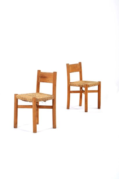 null Charlotte PERRIAND (1903-1999) 

Paire de chaises dites Méribel Paille, pin 76...