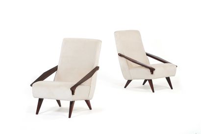 null Gio PONTI (1891-1979) 

Paire de fauteuils Velours, bois 85 x 67 x 82 cm. Boucher...