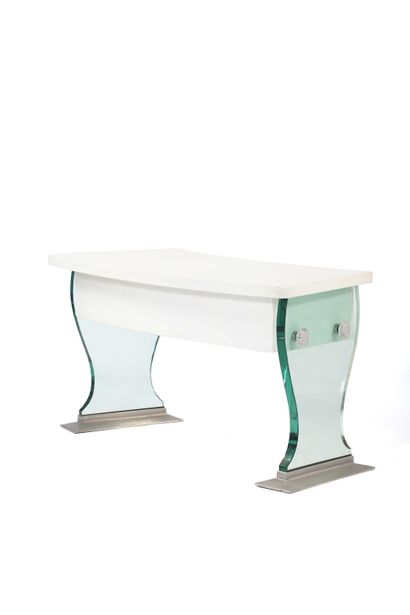 null FRENCH WORK 

Desk Leather, glass, steel 74 x 145 x 60 cm. Circa 1950 

Boomerang...