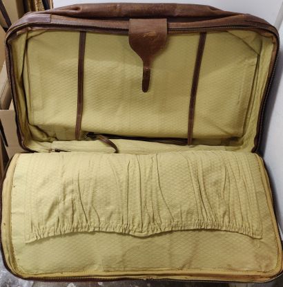 null GUCCI circa 1970-1980: Valise 70 cm souple en cuir de sanglier et bande d'écurie...