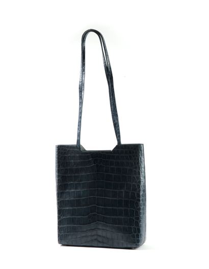 null LILIROSE Luxury 

sac cabas en crocodile bleu gris, ouvrant sur un compartiment...