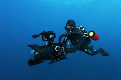 Sous l’eau avec René Heuzey René Heuzey est un monument de la vidéo sous-marine....