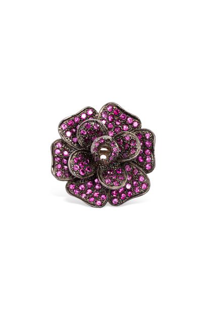 null 
Bague fleur en argent (925/1000) sertie d'un pavage de pierres roses sur les...