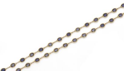 null Long necklace in 18K (750/1000) yellow gold with 71 faceted blue stones. 

Length...