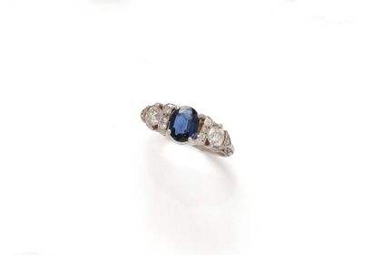 null 18K (750/1000) white gold garter ring centered on an oval sapphire weighing...