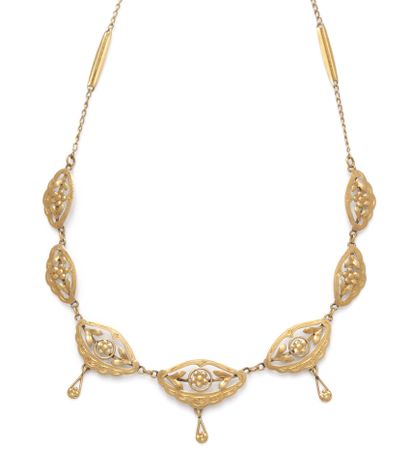 null 18K (750/1000) yellow gold drapery necklace made of six oval links decorated...