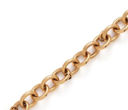 null Bracelet en or jaune 18K (750/1000) composé d'anneaux entrelacés dont certains...