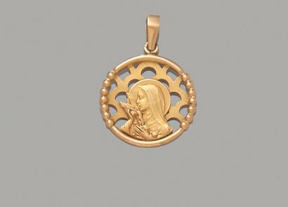 null Médaille de Sainte Thérèse en or jaune 18K (750/1000).

Poids : 2,71 g