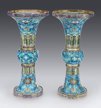 null Chine, période Qianlong XVIIIe siècle

Paire de vases en bronze doré et émaux...