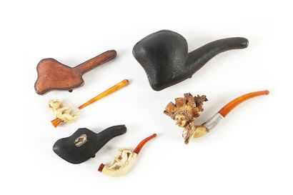 Lot including :

- a meerschaum reading pipe...