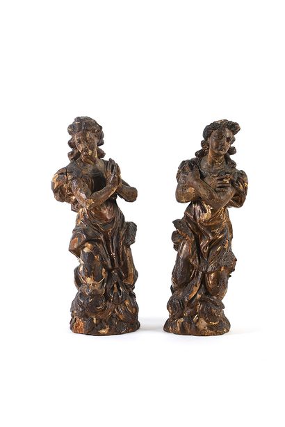 null Pair of adoring angels in the round, polychromed with remains of gilding.

17th...