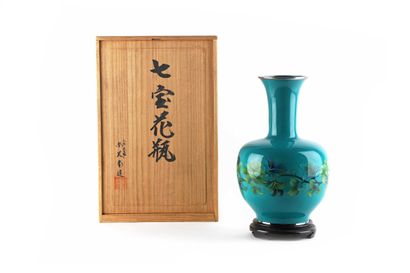 null JAPON , XIXe siècle

Vase balustre en émaux cloisonnés à décor central d’une...