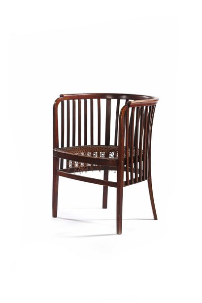 null Josef HOFFMANN

(1870-1956)

Fauteuil

Bois courbé, cannage à refaire

76 x...