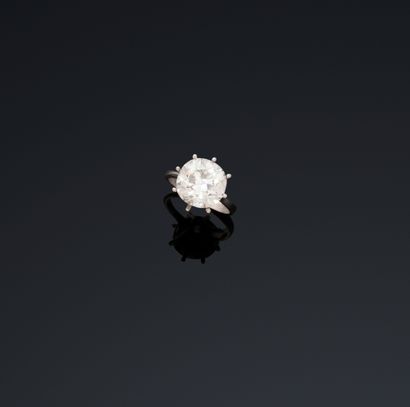 null Diamant taille brillant pesant 6,18 carats, I, VS2. 

Accompagnée de sa monture...
