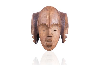 null Masque heaume «Ngontang» 

Fang, Gabon, région du fleuve Komo Bois, kaolin 32...