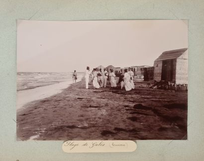 null Album photographique sur le thème de la Tunisie. Circa 1895-1897. Plus de trente...