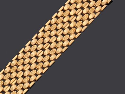 null Bracelet en or jaune 18K 750 millièmes à mailles

ovales diamantés, demi grains...