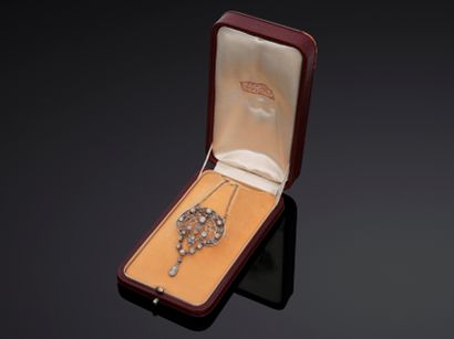 null Élégante broche pendentif en platine 850

millièmes de style Guirlande ornée...