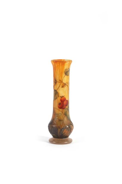 null DAUM NANCY

(1859-1926)

Vase

Acid-etched and enamelled glass

Signed

H :...