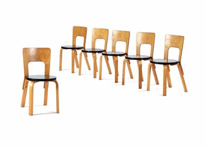 null Alvar AALTO

(1898-1976)

Suite de 6 chaises

Bouleau, placage de bois

76 x...