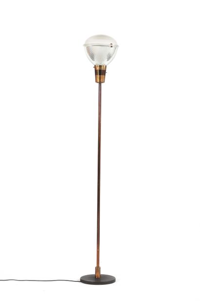 null STILNOVO

(XX)

Floor lamp

Brass, glass, metal, cast iron

H. 172 cm.

Circa...