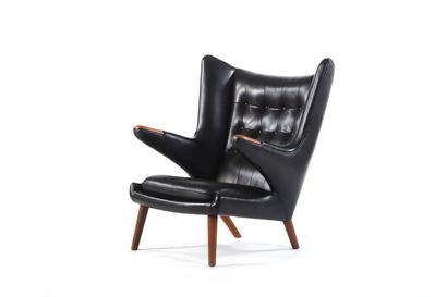 null Hans J. WEGNER

(1914-2007)

Fauteuil dit Papa Bear

Teck, cuir

92.9 x 92 x...