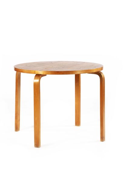 null Alvar AALTO

(1898-1976)

Table guéridon

Frêne, placage de frêne

59 x 73 cm.

Stylclair,...
