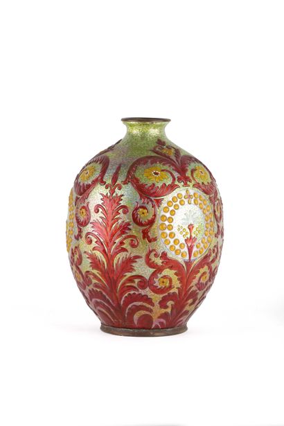 null Camille FAURÉ

(1874-1956)

Vase

Émaux à décor floral stylisé

Signé

H. :...
