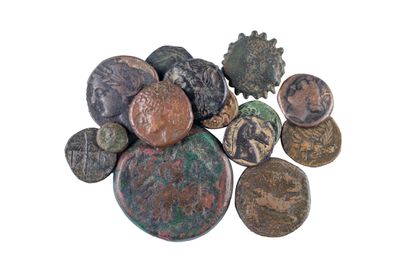 null Lot 14 Greek bronze coins: Sicily Agrigento 26 mm, Sicily Syracuse (4 various...