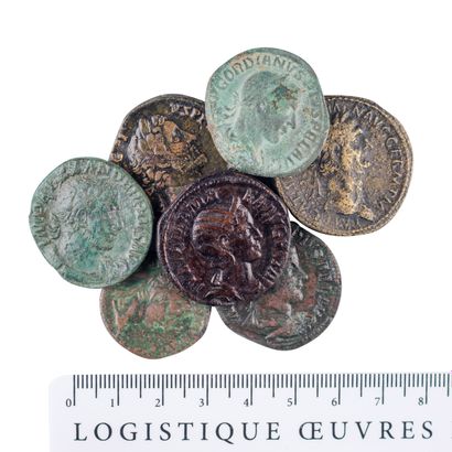 null 8 bronzes : Auguste as de Lyon, Trajan sesterce, Antonin le Pieux sesterce,...
