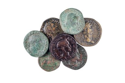 null 8 bronzes : Augustus ace of Lyon, Trajan sesterce, Antonin the Pious sesterce,...