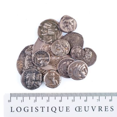 null Set of 13 coins : Calabria Taranto diobole 0,92 gr. Thrace Istros statere 5,92...