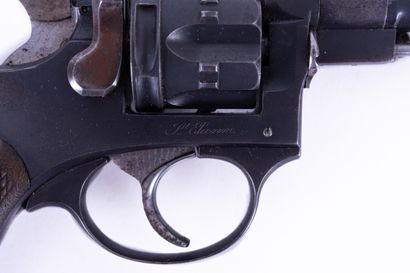 null Revolver modèle 1887 de fabrication civile, six coups, calibre 8 mm double action....