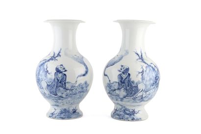 null CHINA, 20th century

A pair of porcelain vases with cobalt blue painted decoration...