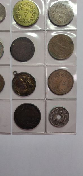 null Lot divers de 81 monnaies du XVIIème au XXème siècle, divisionnaires françaises...