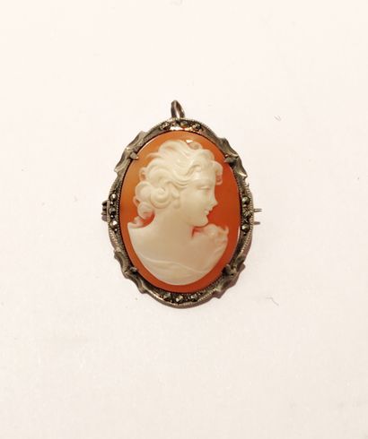 null Silver brooch-pendant (800/1000) centered with a cameo representing a young...