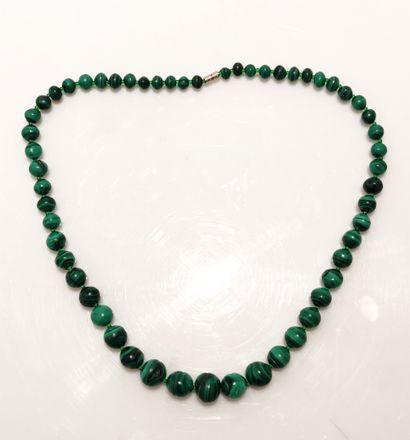null Necklace composed of 56 malachite beads arranged in fall, each punctuated by...